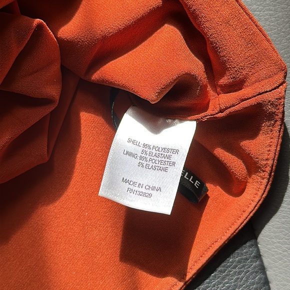 Majorelle Twist Crop Top Brick Red SM - Picture 7 of 9